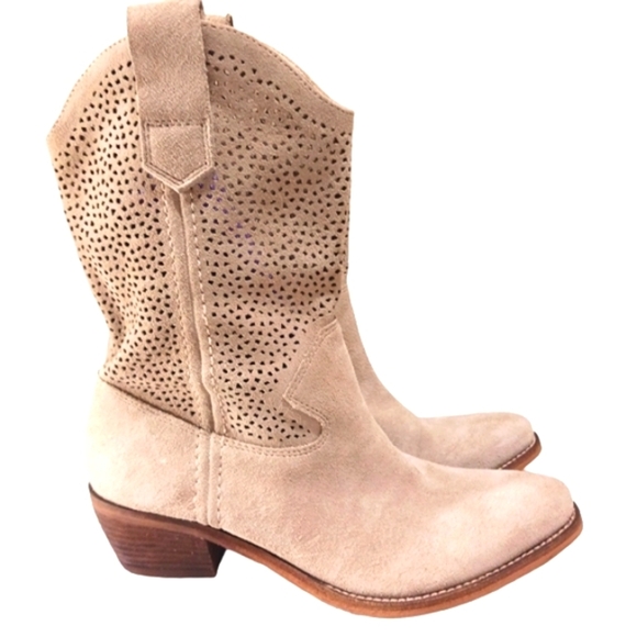 BCBG Suede Western Style Boots Cream/Taupe Cutout Cowboy Boots size 6.5 - Picture 7 of 11